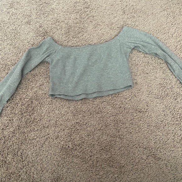 Gray cropped long sleeve top - Picture 1 of 2
